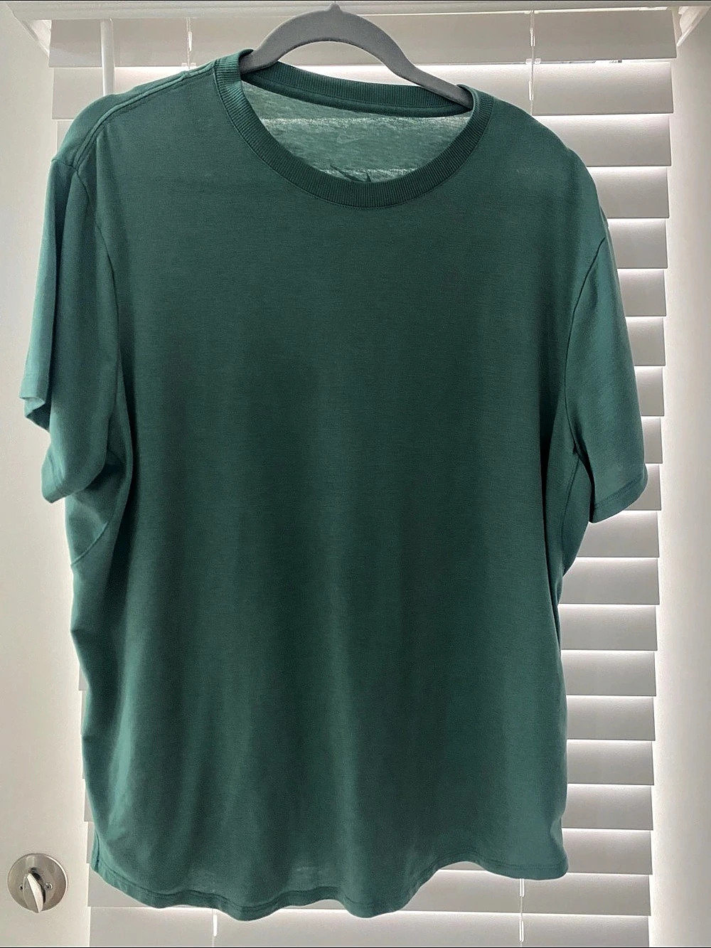 Nike One Relaxed Dri-FIT Short-Sleeve Top Short Sleeve Athletic Shirt in Green